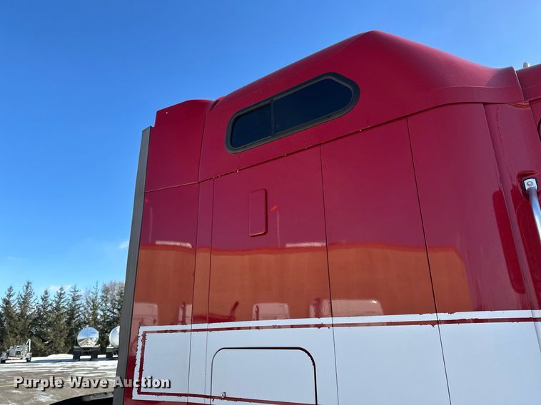 image for item DV0569 2015 Mack CXU613 semi truck