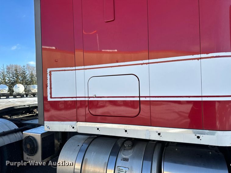 image for item DV0569 2015 Mack CXU613 semi truck