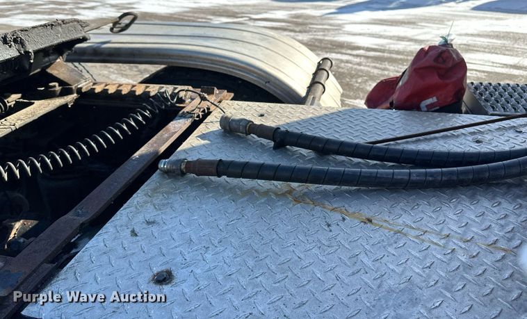 image for item DV0569 2015 Mack CXU613 semi truck