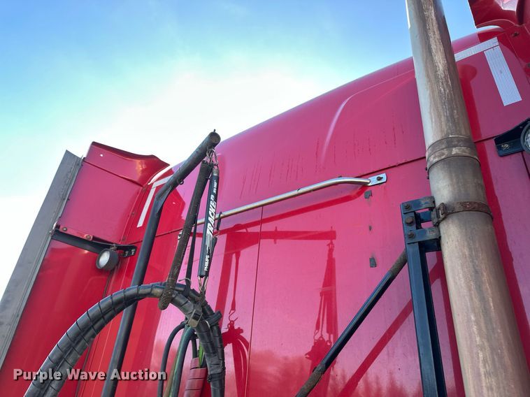 image for item DV0569 2015 Mack CXU613 semi truck