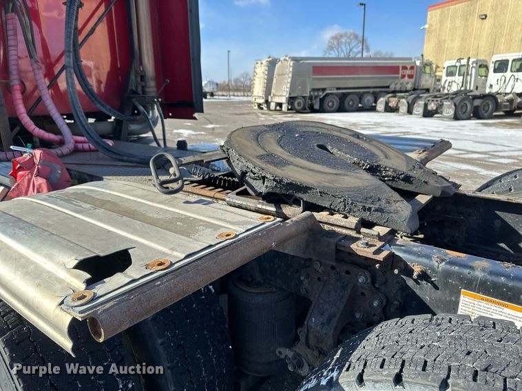 image for item DV0569 2015 Mack CXU613 semi truck