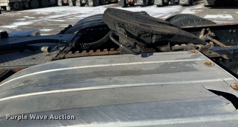 image for item DV0569 2015 Mack CXU613 semi truck