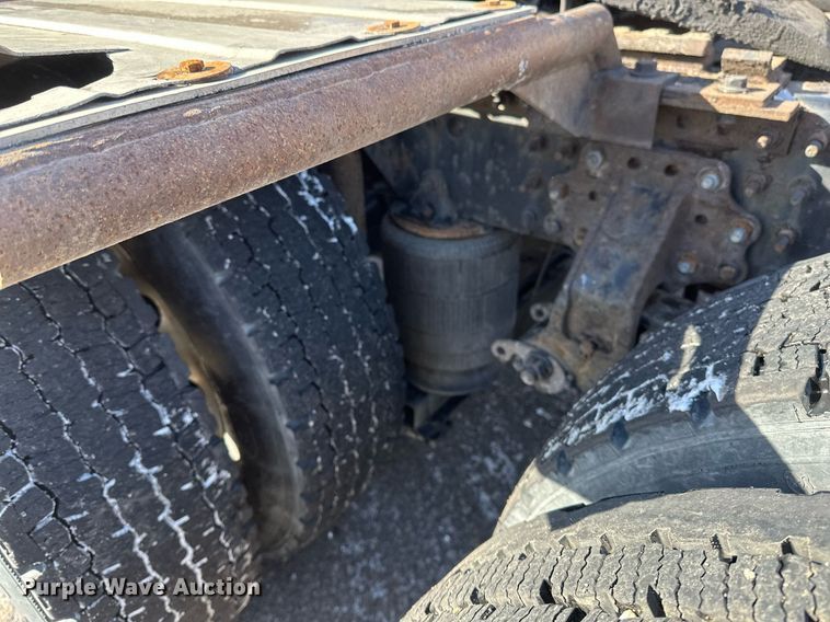 image for item DV0569 2015 Mack CXU613 semi truck