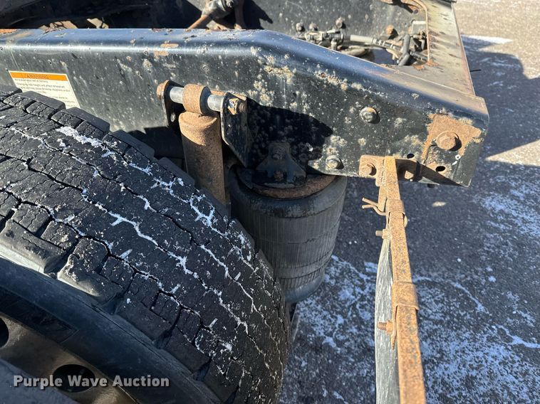 image for item DV0569 2015 Mack CXU613 semi truck