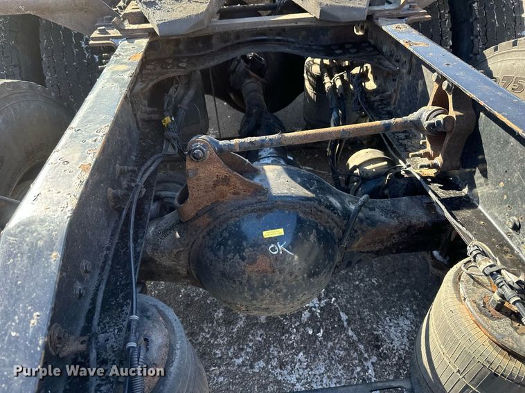 image for item DV0569 2015 Mack CXU613 semi truck