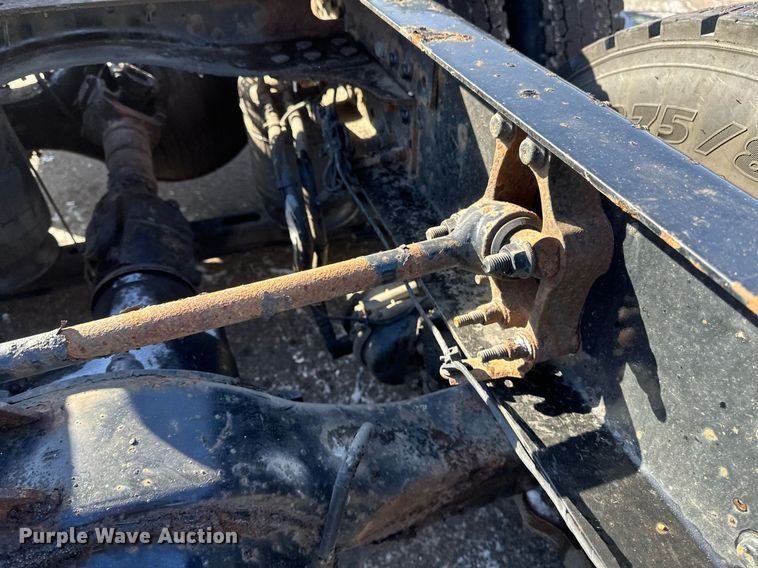 image for item DV0569 2015 Mack CXU613 semi truck