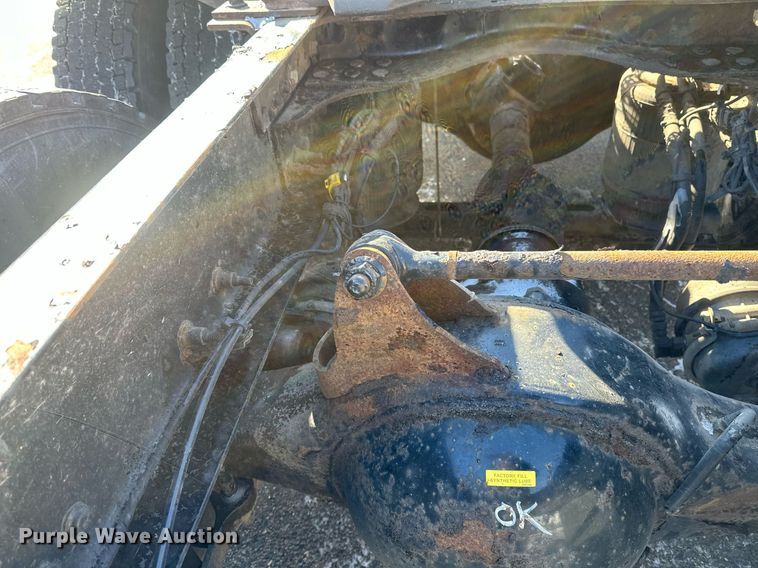 image for item DV0569 2015 Mack CXU613 semi truck