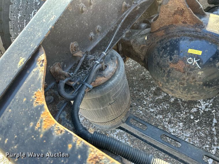 image for item DV0569 2015 Mack CXU613 semi truck