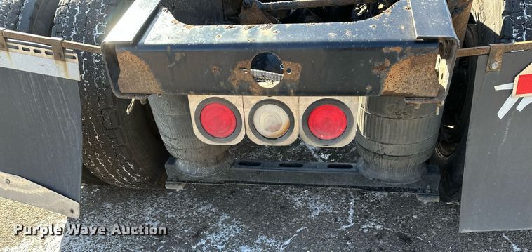 image for item DV0569 2015 Mack CXU613 semi truck