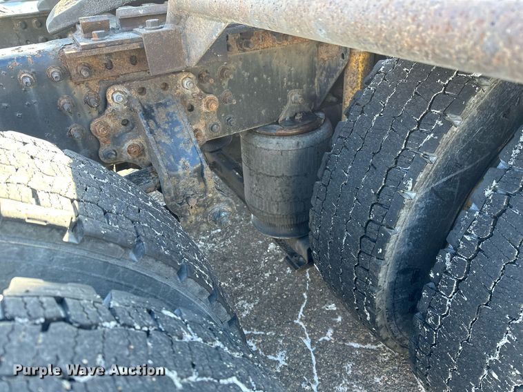 image for item DV0569 2015 Mack CXU613 semi truck