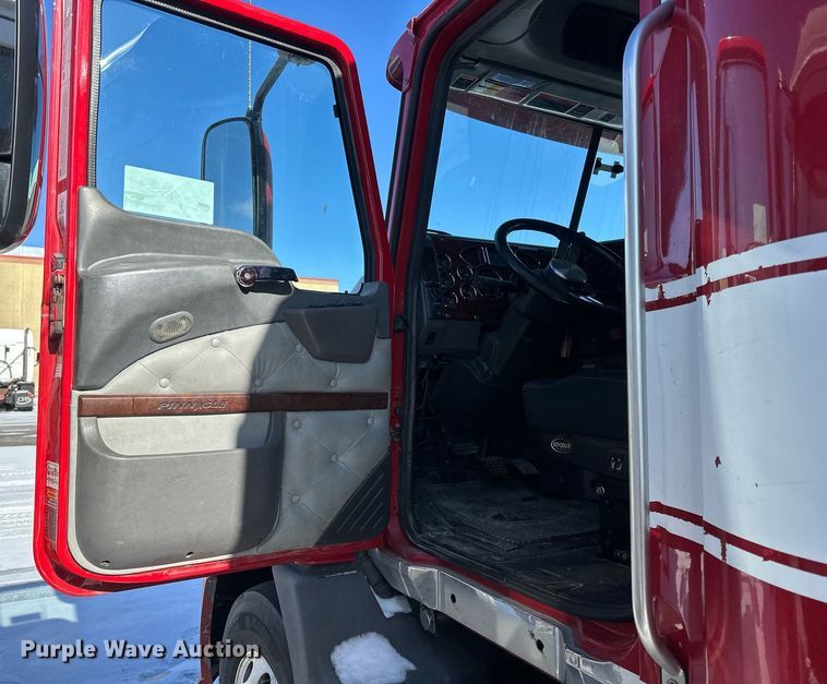 image for item DV0569 2015 Mack CXU613 semi truck