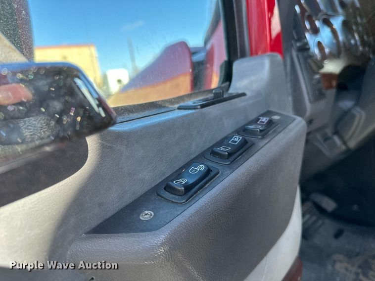 image for item DV0569 2015 Mack CXU613 semi truck