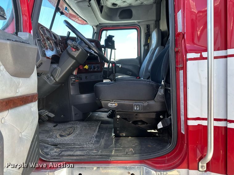 image for item DV0569 2015 Mack CXU613 semi truck