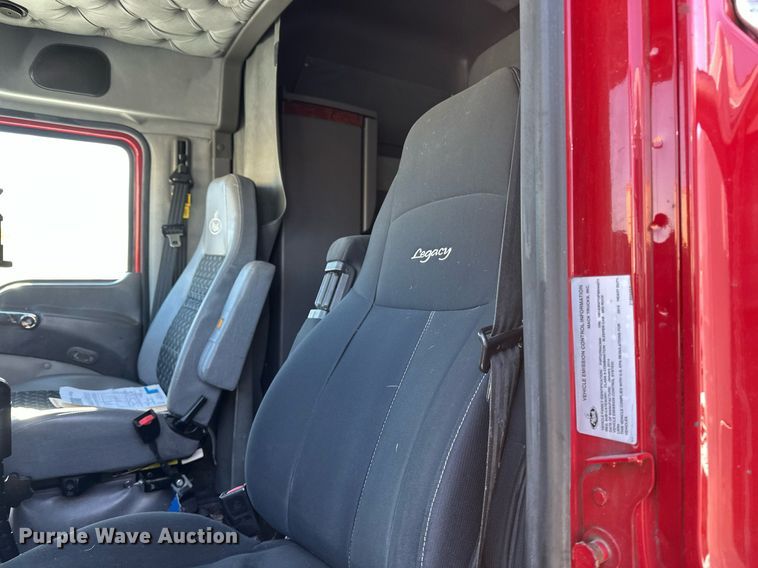 image for item DV0569 2015 Mack CXU613 semi truck