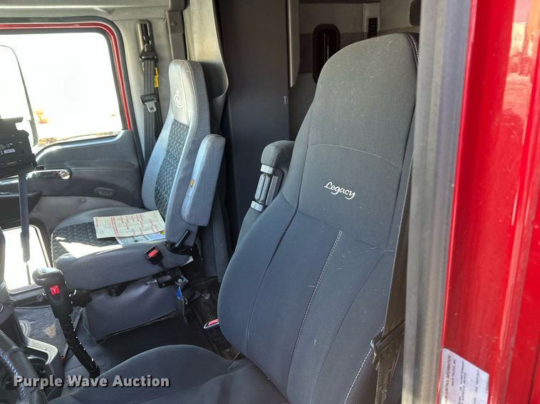 image for item DV0569 2015 Mack CXU613 semi truck