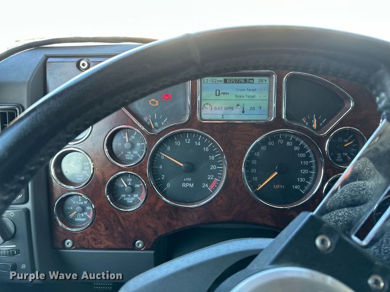 image for item DV0569 2015 Mack CXU613 semi truck