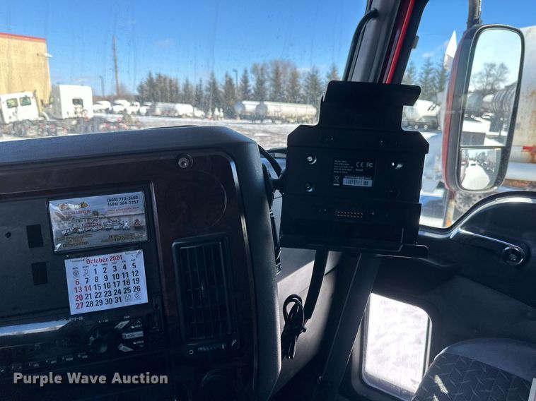 image for item DV0569 2015 Mack CXU613 semi truck