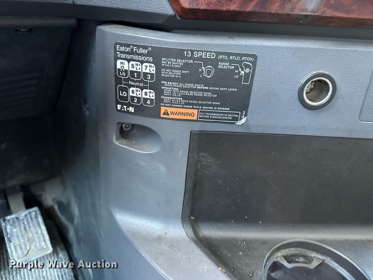 image for item DV0569 2015 Mack CXU613 semi truck