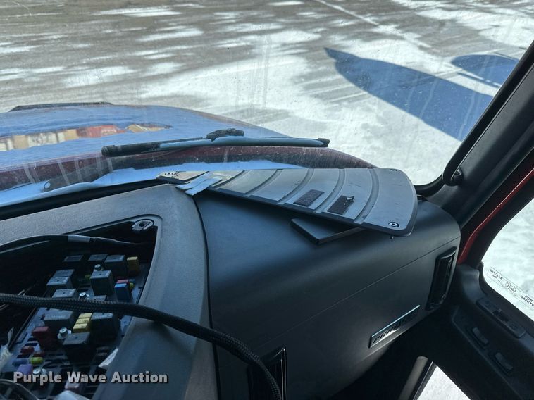 image for item DV0569 2015 Mack CXU613 semi truck