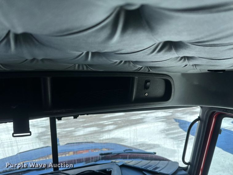 image for item DV0569 2015 Mack CXU613 semi truck