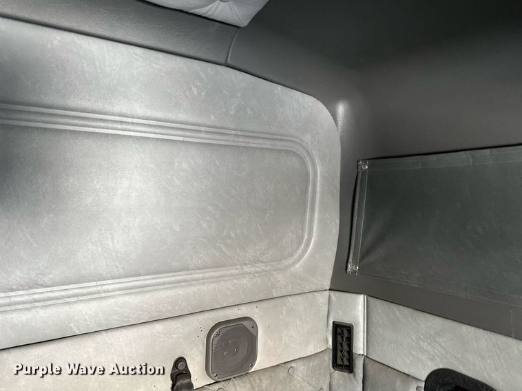 image for item DV0569 2015 Mack CXU613 semi truck