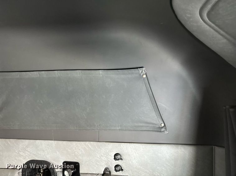 image for item DV0569 2015 Mack CXU613 semi truck