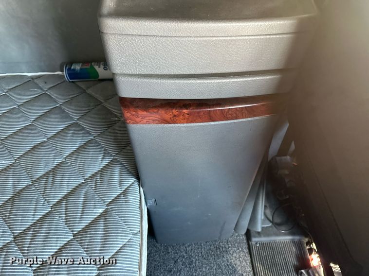 image for item DV0569 2015 Mack CXU613 semi truck