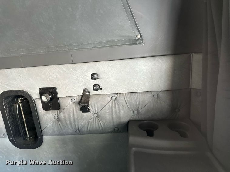 image for item DV0569 2015 Mack CXU613 semi truck