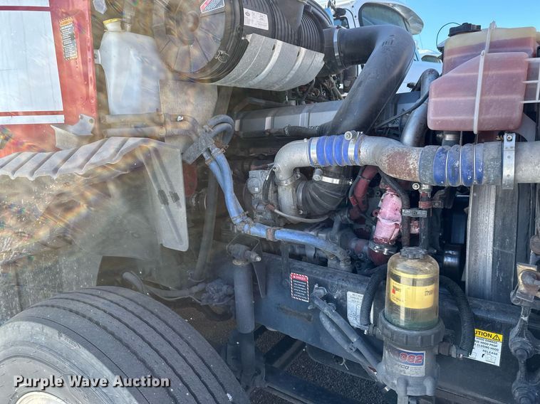 image for item DV0569 2015 Mack CXU613 semi truck