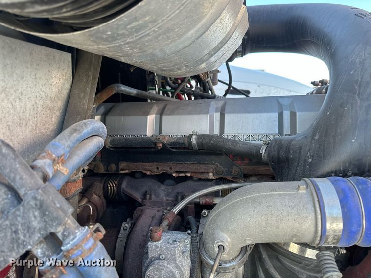 image for item DV0569 2015 Mack CXU613 semi truck