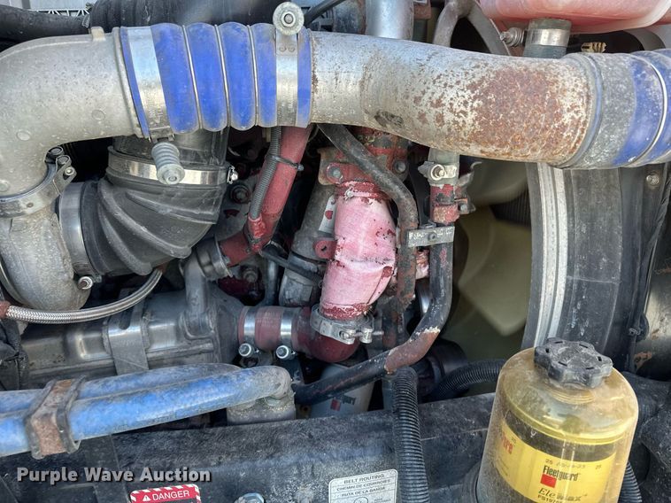 image for item DV0569 2015 Mack CXU613 semi truck