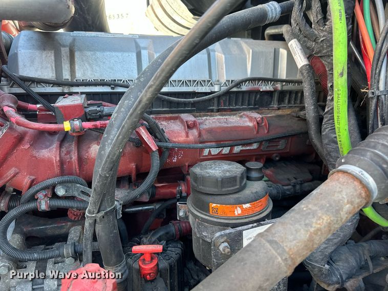 image for item DV0569 2015 Mack CXU613 semi truck