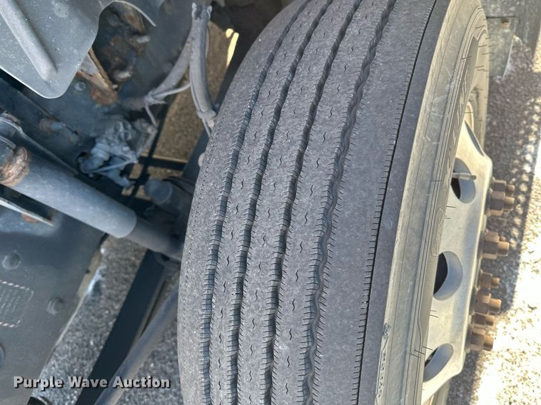 image for item DV0569 2015 Mack CXU613 semi truck