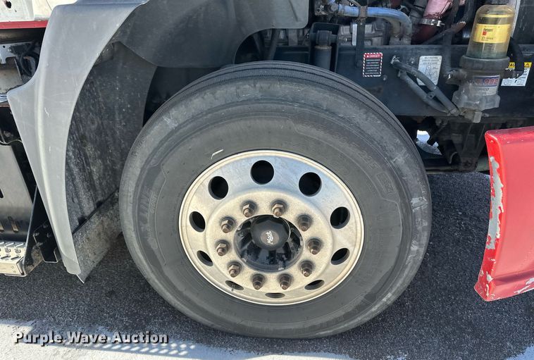 image for item DV0569 2015 Mack CXU613 semi truck