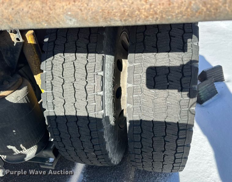 image for item DV0569 2015 Mack CXU613 semi truck