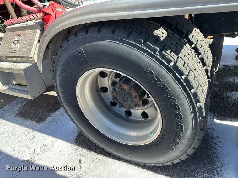 image for item DV0569 2015 Mack CXU613 semi truck