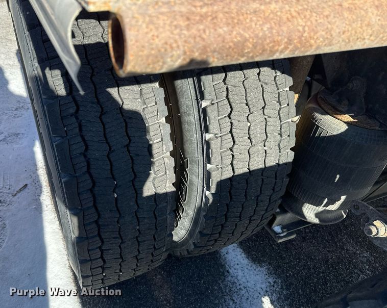 image for item DV0569 2015 Mack CXU613 semi truck