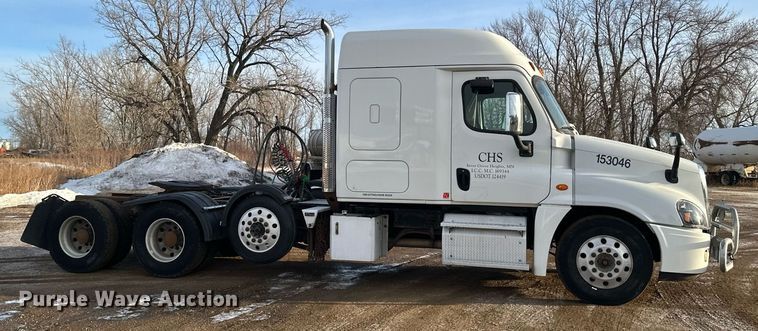 image for item DV0605 2015 Freightliner  Cascadia 125 semi truck