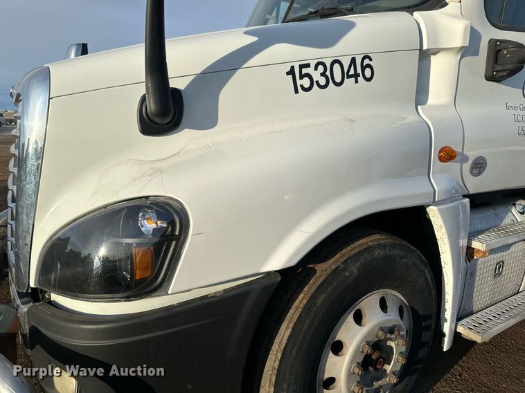 image for item DV0605 2015 Freightliner  Cascadia 125 semi truck