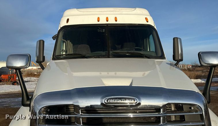 image for item DV0605 2015 Freightliner  Cascadia 125 semi truck