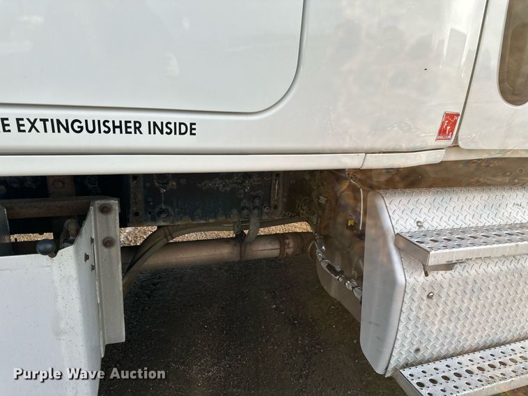 image for item DV0605 2015 Freightliner  Cascadia 125 semi truck