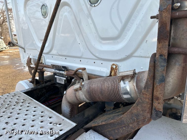 image for item DV0605 2015 Freightliner  Cascadia 125 semi truck