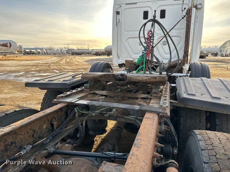 image for item DV0605 2015 Freightliner  Cascadia 125 semi truck