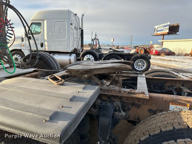 image for item DV0605 2015 Freightliner  Cascadia 125 semi truck