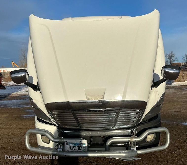 image for item DV0605 2015 Freightliner  Cascadia 125 semi truck