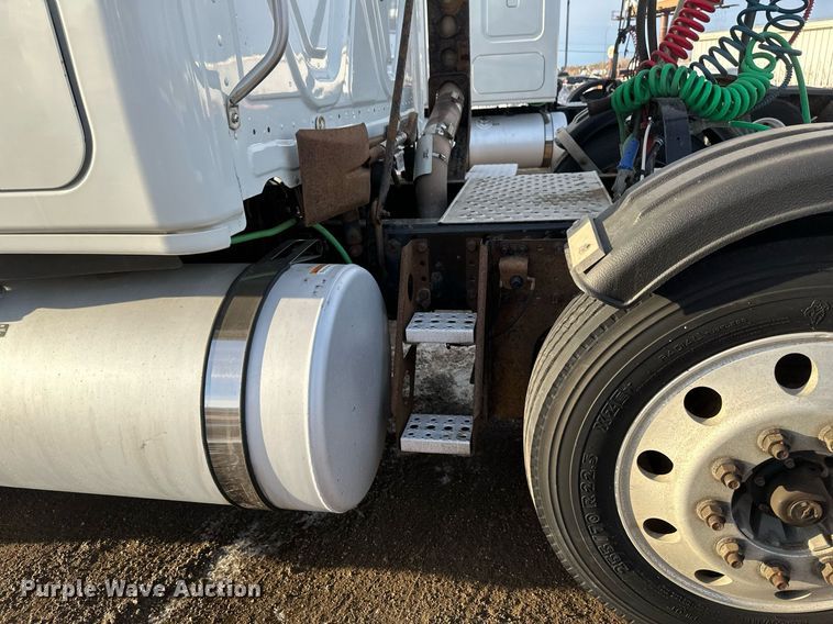 image for item DV0605 2015 Freightliner  Cascadia 125 semi truck