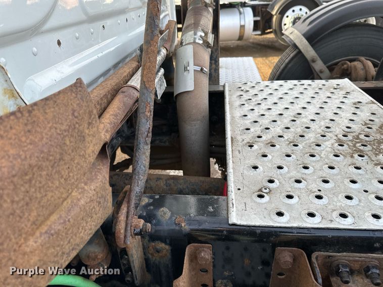 image for item DV0605 2015 Freightliner  Cascadia 125 semi truck