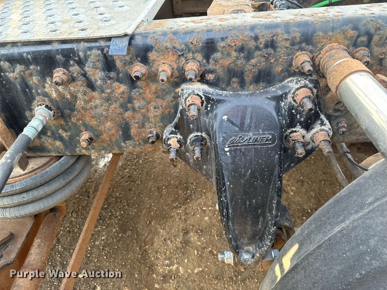 image for item DV0605 2015 Freightliner  Cascadia 125 semi truck