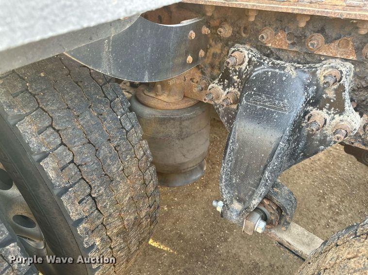 image for item DV0605 2015 Freightliner  Cascadia 125 semi truck