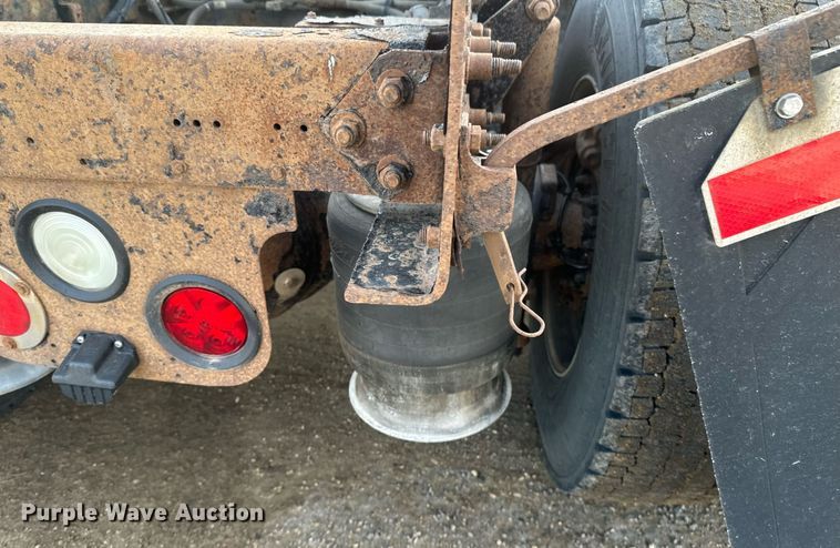 image for item DV0605 2015 Freightliner  Cascadia 125 semi truck